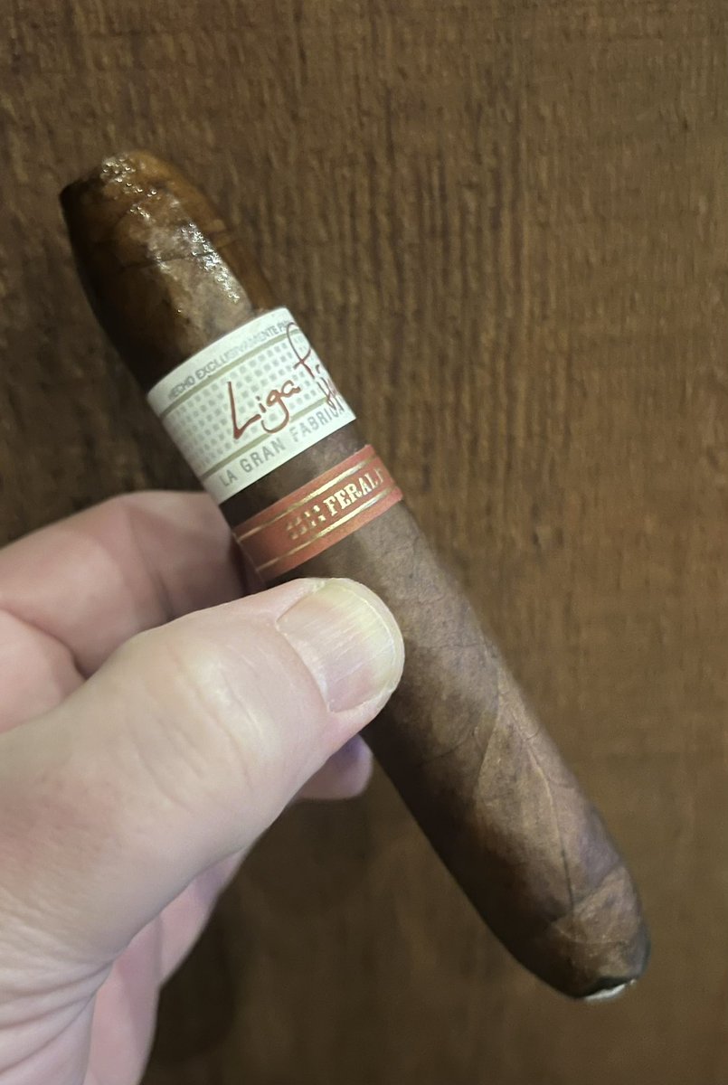 Tex_Cigar's tweet photo. Smoking a Liga Privada H99 Feral Flying Pig #cigar https://t.co/fN9aYwqgEA