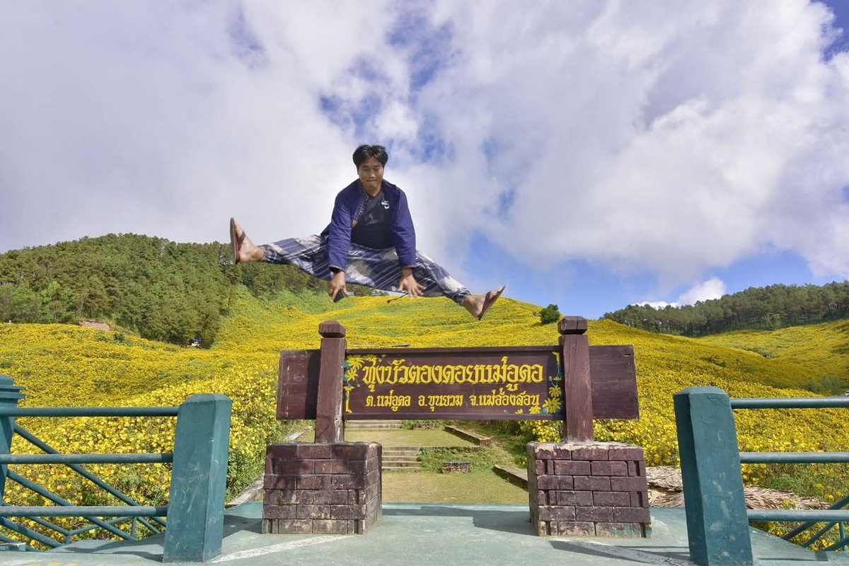 ทุ่งบัวตองดอยแม่อูมคอบานแล้ว ช่วงนี้นักท่องเที่ยวจะเดินทางไปยังแม่ฮ่องสอนกันเยอะ ดอกบัวตองเป็นดอกไม้ที่จะบานในช่วงต้นฤดูหนาวและมีเวลาที่จะเบ่งบานพร้อมกันเป็นช่วงสั้นๆประมาณ 1-2 อาทิตย์อยากชมความสวยงามของทุ่งบัวตองเหลืองอร่ามเต็มยอดเขา ต้องมาดอยแม่อูคอ
vt.tiktok.com/ZSysVLMRC/