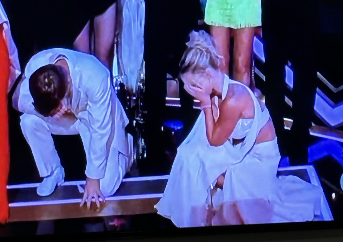 DEDICATING A DANCE TO YOUR ICONIC FATHER

INCLUDING YOUR SISTER IN THE DANCE

GETTING A PERFECT SCORE

robert irwin, you are a star #dwts