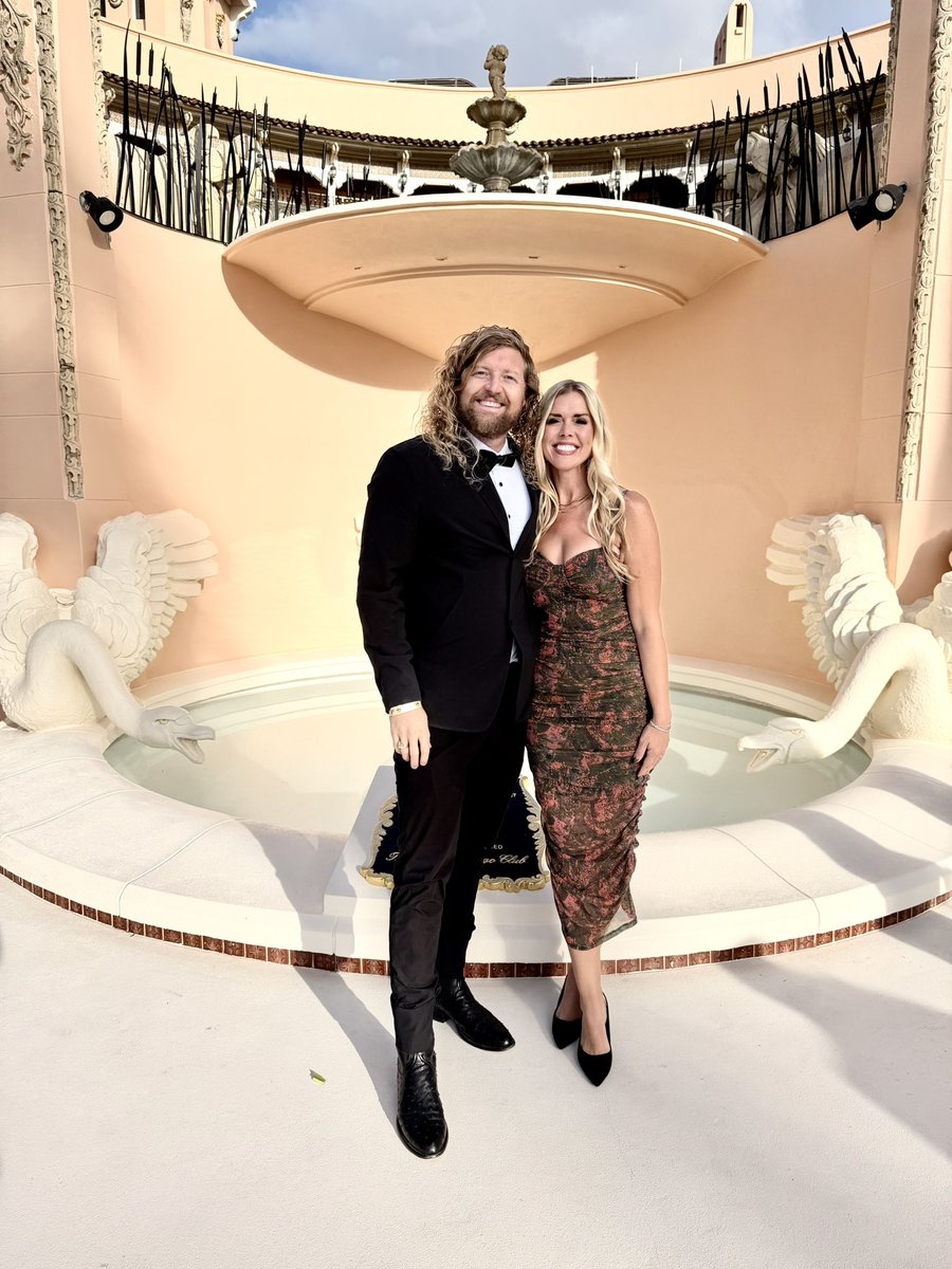 Tonight we had a move of God in Mar-a-Lago. 🤯🤯🤯

I have NO WORDS for what happened. Salvations, healings and deliverance at the Presidents house!!! 

Over 100 veterans and law enforcement gave their lives to Jesus as worship echoed through the largest ballroom!!! 

GOD IS ON