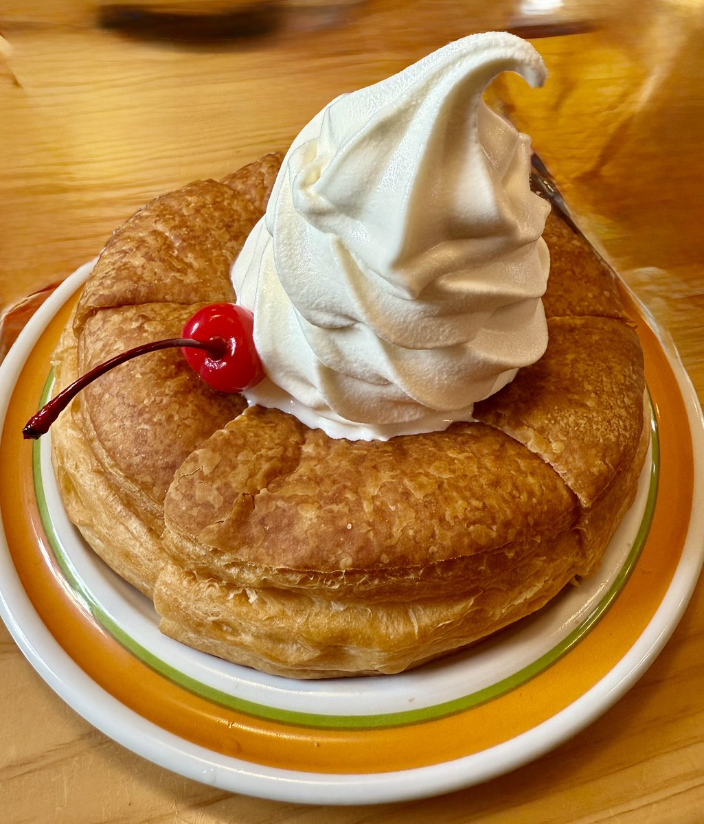 朝からシロノワール😋