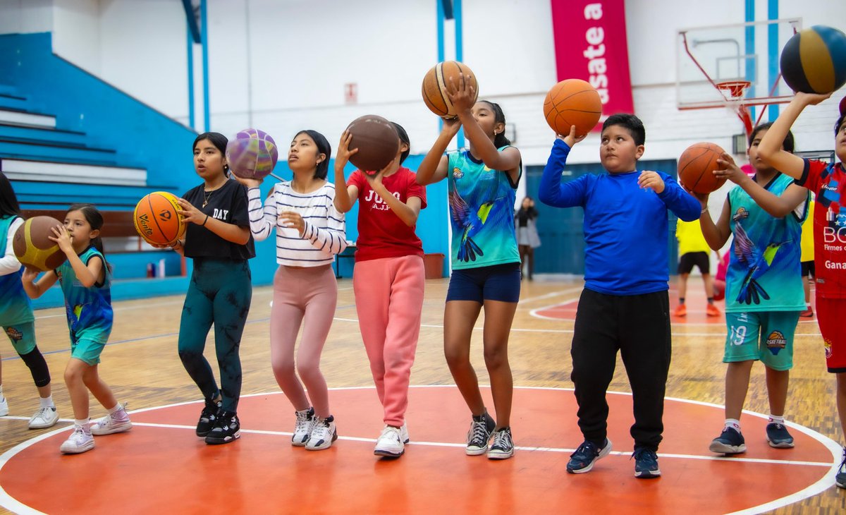 [SANGOLQUÍ] 🏀Hoy vivimos una jornada llena de energía, deporte y trabajo en equipo junto a la ministra de Educación, Deporte y Cultura, <a href="/AlegriaCrespo/">Alegría Crespo Cordovez</a>. 🌟

Con #VamosALaCancha impulsamos la participación ciudadana, promovemos hábitos saludables y fortalecemos tanto la salud