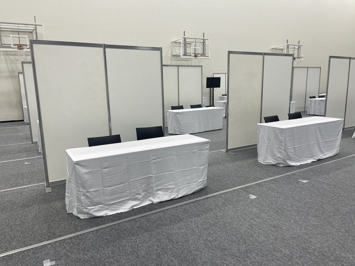 okinawa_keibin's tweet photo. 11月13日、14日に開催される
「IT未来フェスタ in ResorTech EXPO 2025」の会場を見てきました！

もうブースが並んでる！！
この様子を元に
会社に戻って準備をして
午後から搬入です！

ワクワクしてきました！！

現場からは以上です！

#沖縄県鉄道シミュレータ #IT未来フェスタ #ResorTech https://t.co/MGBo4ETY8l