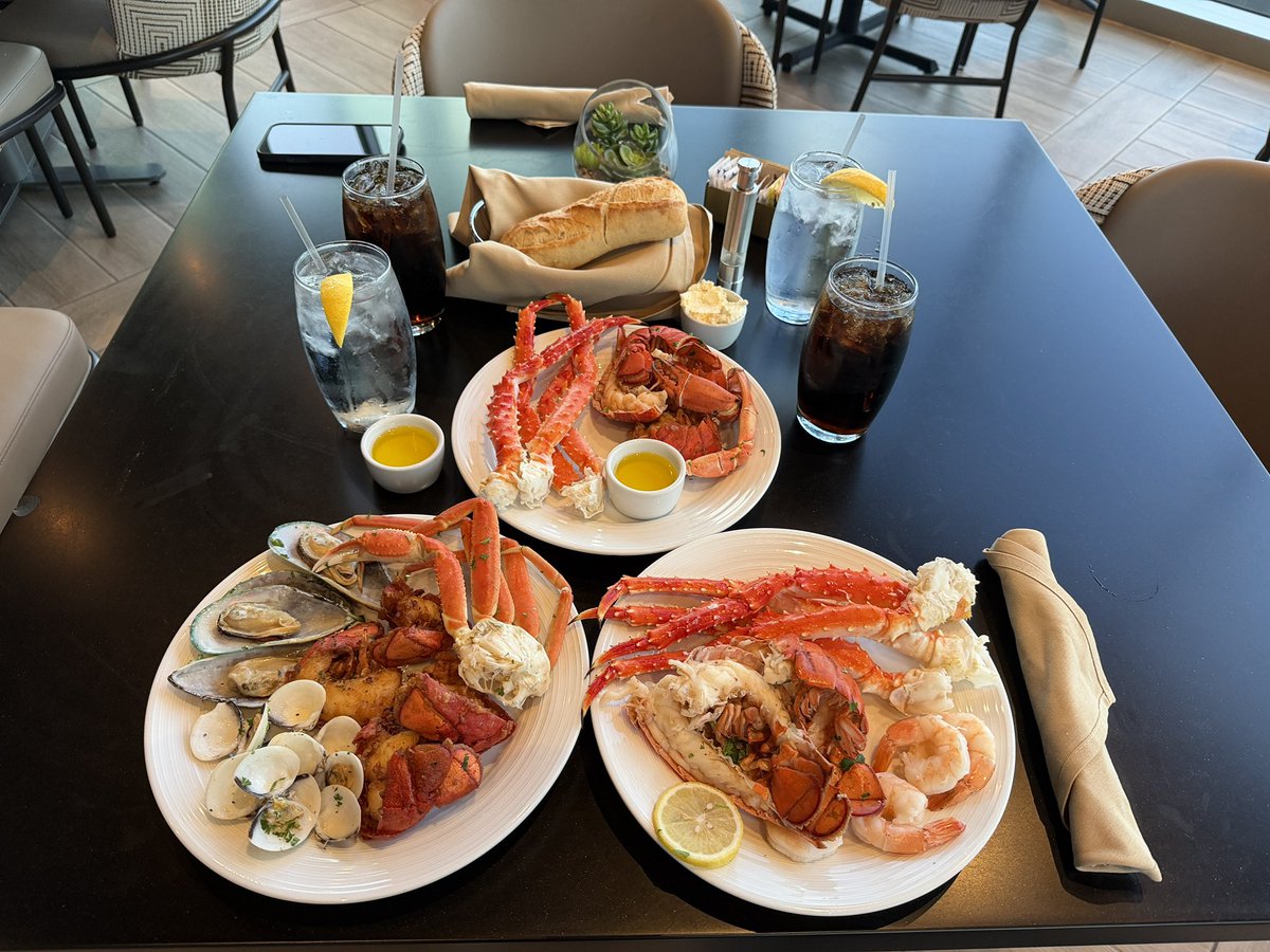 SoCal360's tweet photo. Dined at “Jamul 23” a brand new premium buffet at Jamul Casino in San Diego. They serve all you can eat lobster and king crab daily for $80 per person for dinner. Brunch is $60 which also includes AYCE lobster too. 🦞🦀 https://t.co/5woisY18u2