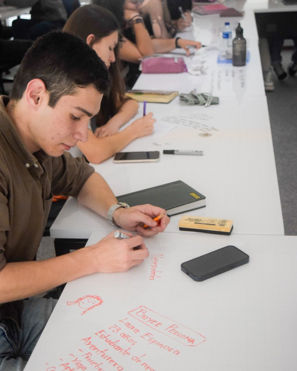En Innplanta seguimos cultivando ideas que crecen. 🌱
La comunidad UNAL fortaleció sus estrategias en el Taller de Marketing liderado por Steven Delgado, coordinador del Consultorio Administrativo, con apoyo de Bienestar Universitario e Innplanta 🚀
#ManizalesUNAL