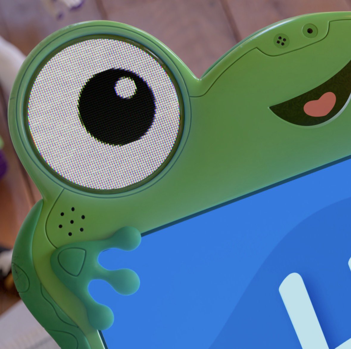 almanaquedisney's tweet image. Os detalhes no Woody, no Buzz, na Jessie e na Lilypad em ‘Toy Story 5’, da Pixar.