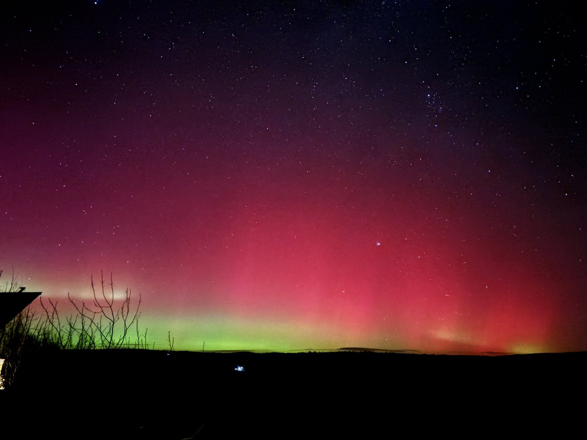 jaminwestby's tweet image. Northern lights are very vibrant right now is from the flattops!!
@BianchiWeather @NWSGJT @NWS
