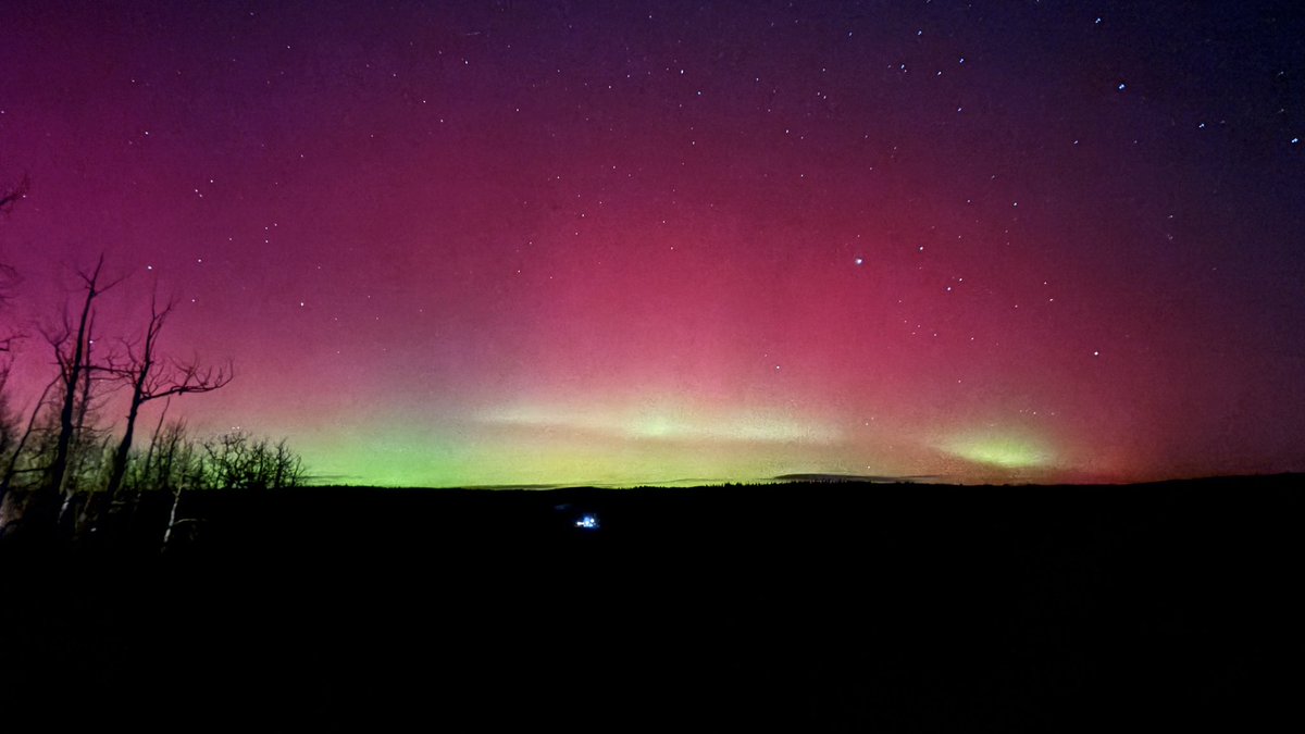 jaminwestby's tweet image. Northern lights are very vibrant right now is from the flattops!!
@BianchiWeather @NWSGJT @NWS