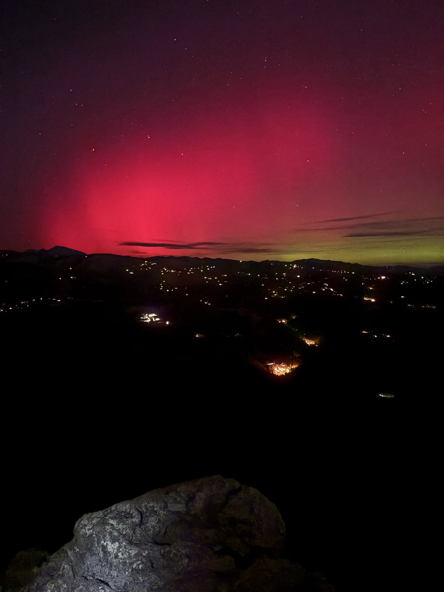 This is absolutely wild. Sooo red and colorful. Taken 5 minutes ago outside of Boulder Colorado #cowx