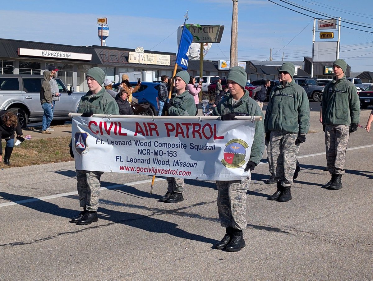 mocapnews's tweet image. Missouri Wing&apos;s Ft. Leonard Wood Composite Squadron participating in a local Veterans Day Parade! #civilairpatrol #CAPcadet