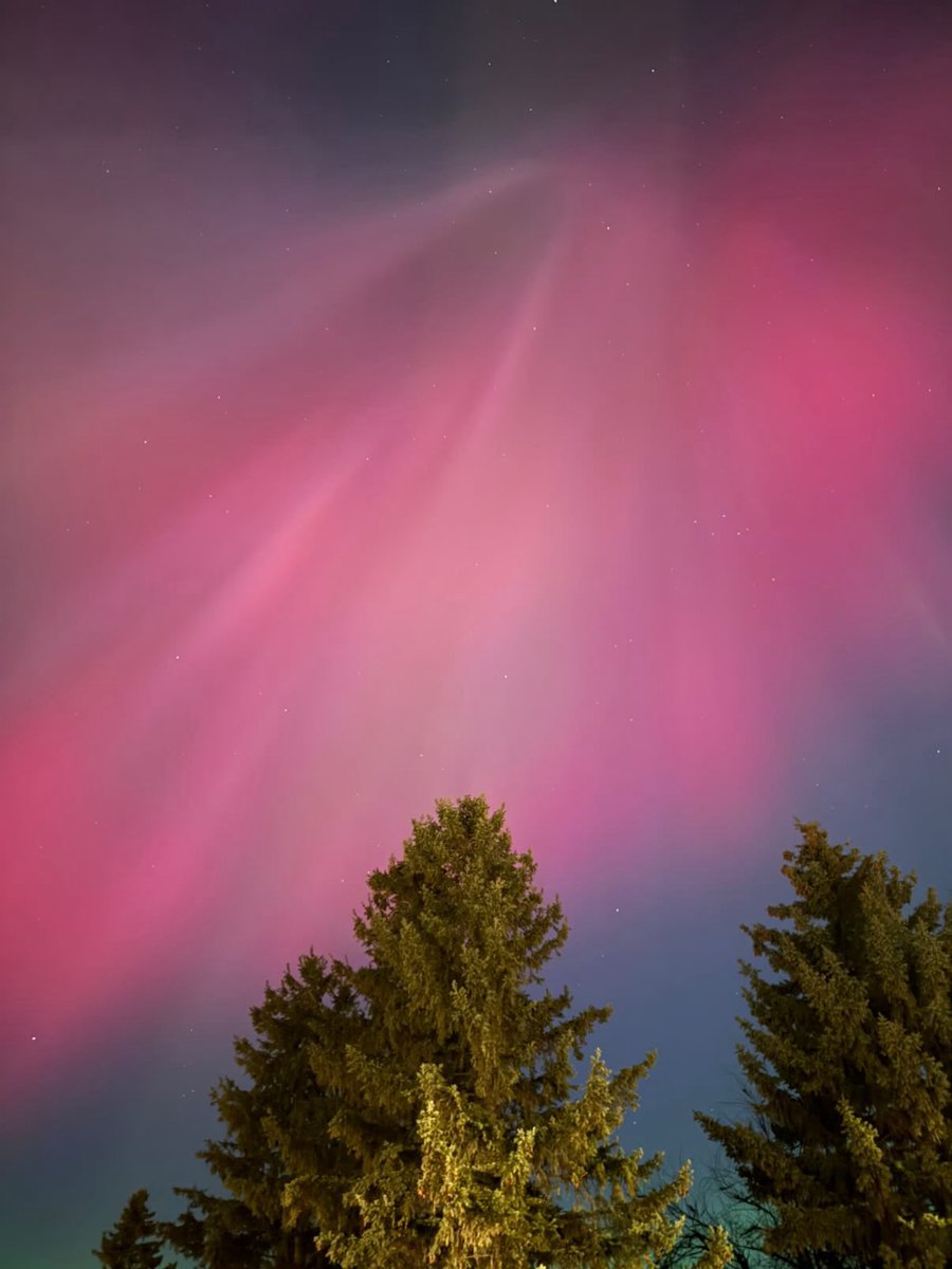 What a beautiful sky for Remembrance Day in Edmonton and the surrounding area tonight ❤️