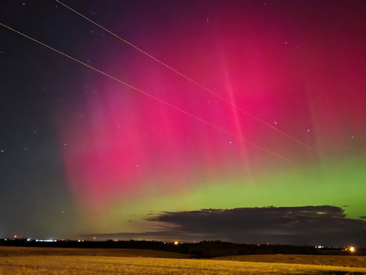 chematierra's tweet photo. ATENCIÓN 🌞
Tormenta geomagnética solar SEVERA G4 Kp8 en desarrollo 

#Auroraborealis en desarrollo

Imagen desde Winona, Minnesota EEUU 
Créditos Jake Stehli 
Vía @eljakeo30 

Noviembre 11 de 2025 
Para saber más sobre clima espacial👇🏼
https://t.co/TtvhO2wif4… https://t.co/cmHGVfYkoi