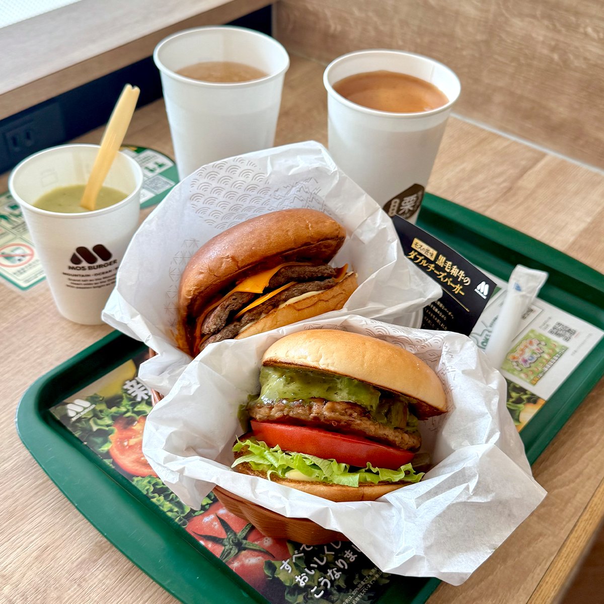 今日からモスの新商品が発売！🍔 早速いただきます！🥰