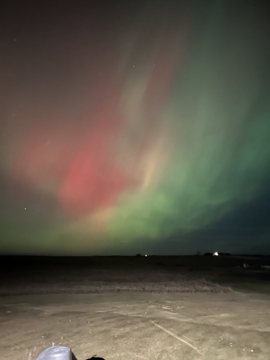 spartygrl's tweet photo. @MarkConsuelos The Northern Lights in North Dakota!!! https://t.co/5QrM7xBvPH