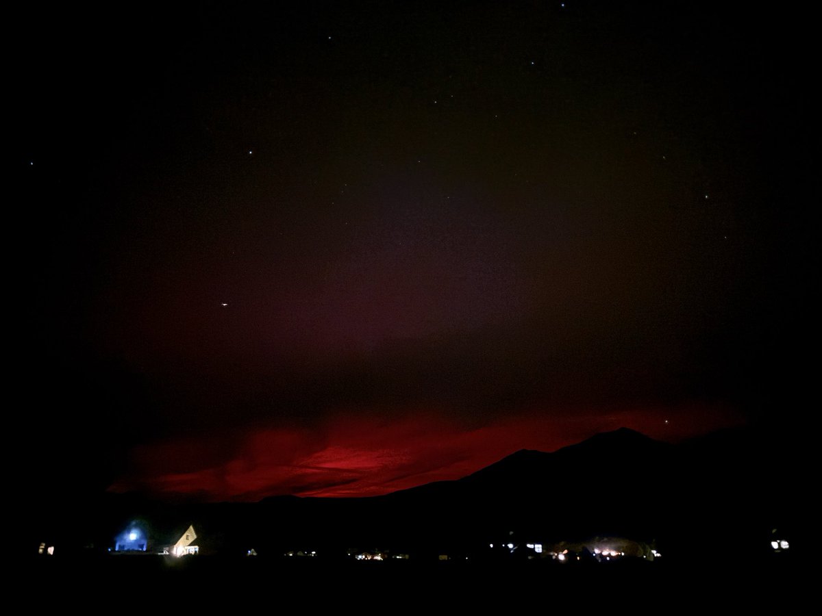 Brian_Klimowski's tweet photo. Naked eye, Aurora now visible in Flagstaff https://t.co/GiTCNCumys