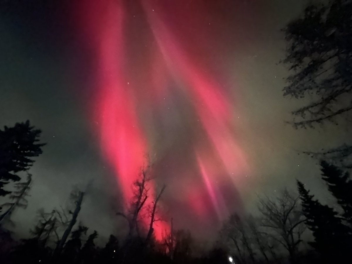 The sky is on fire tonight!
#ShareYourWeather #sk #Saskatchewan #aurora #northernlights