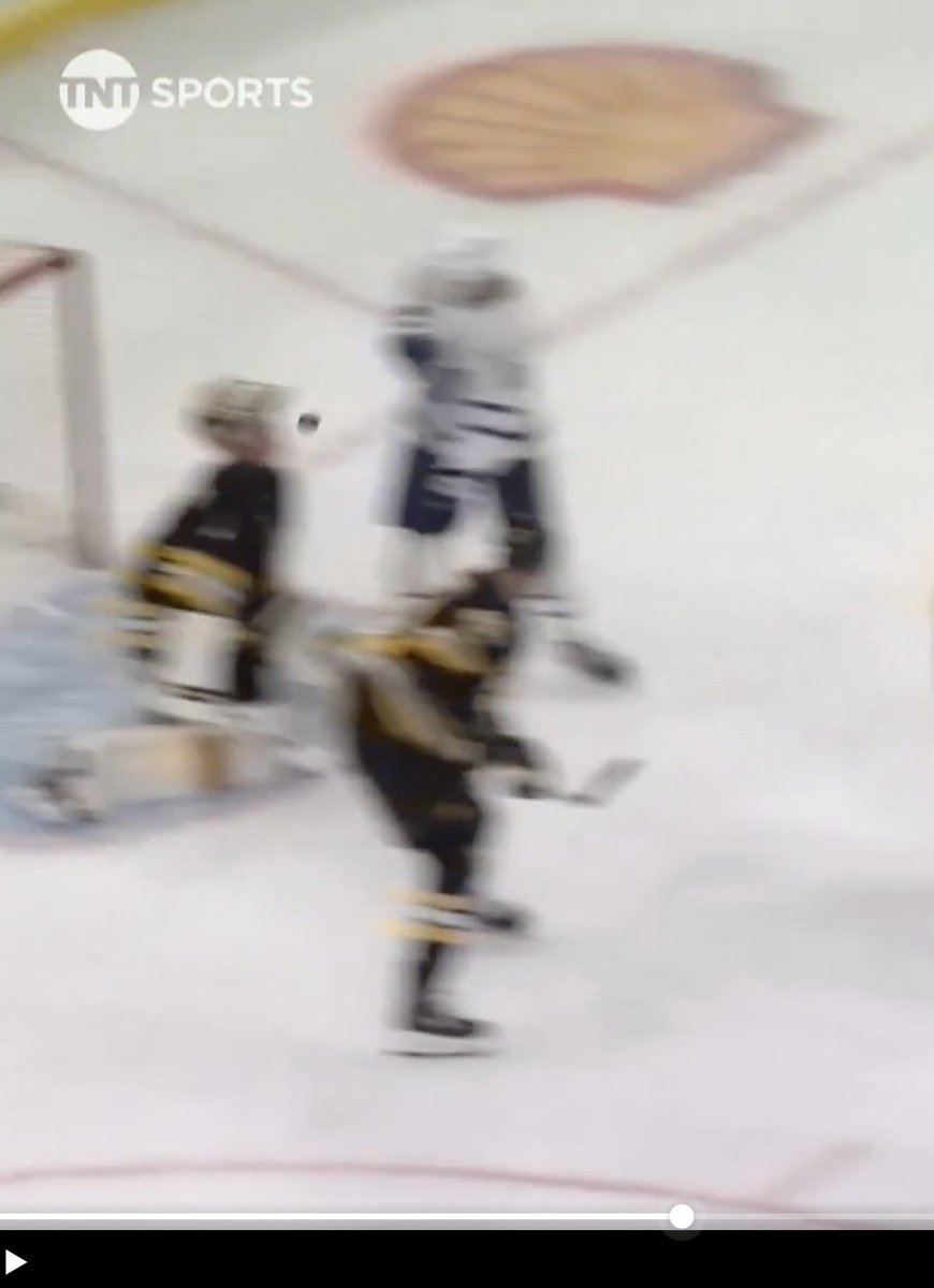 akflyer11's tweet photo. @BleacherReport @BR_OpenIce looks like it may have been knocked off before the puck got there, probably adding to his shocked face https://t.co/JabQqEJ0WN