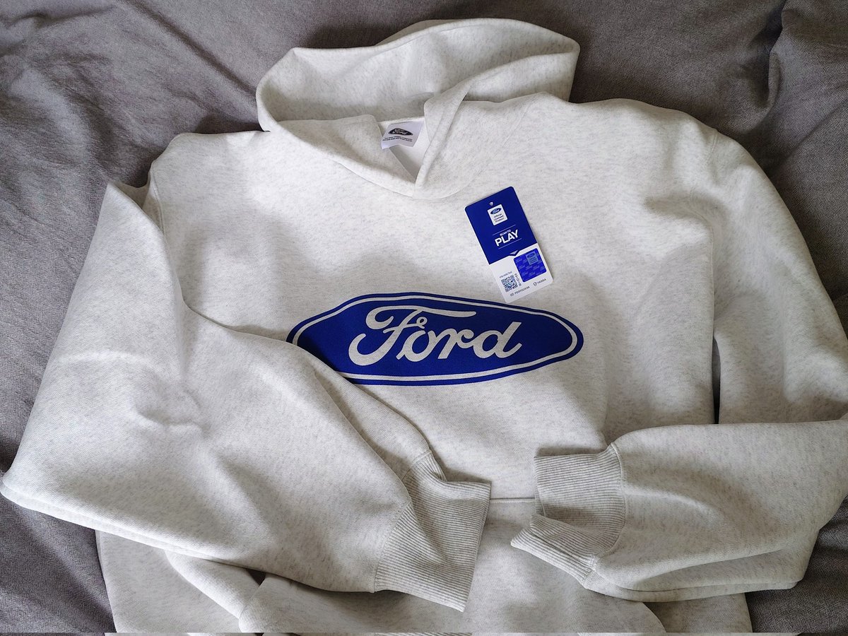 GU×FORDコラボのパーカー買っちゃいました。

#GU #FORD #パーカー