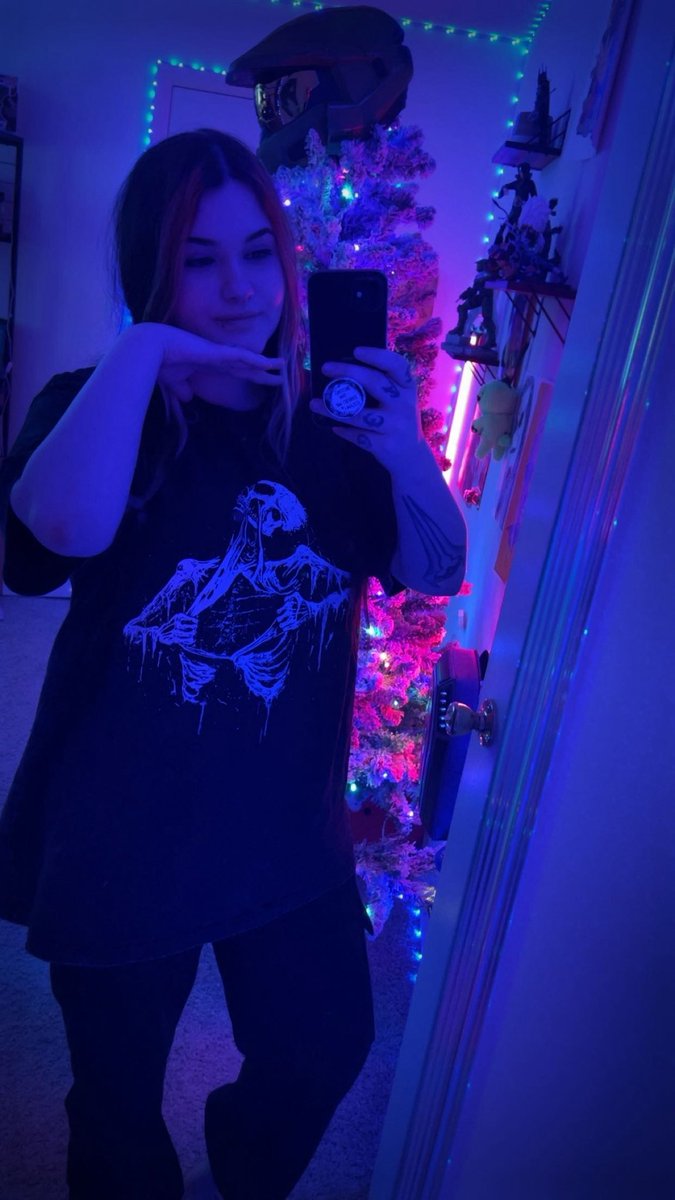 Still going strong! 
Come hangout twitch.tv/stormrunner117