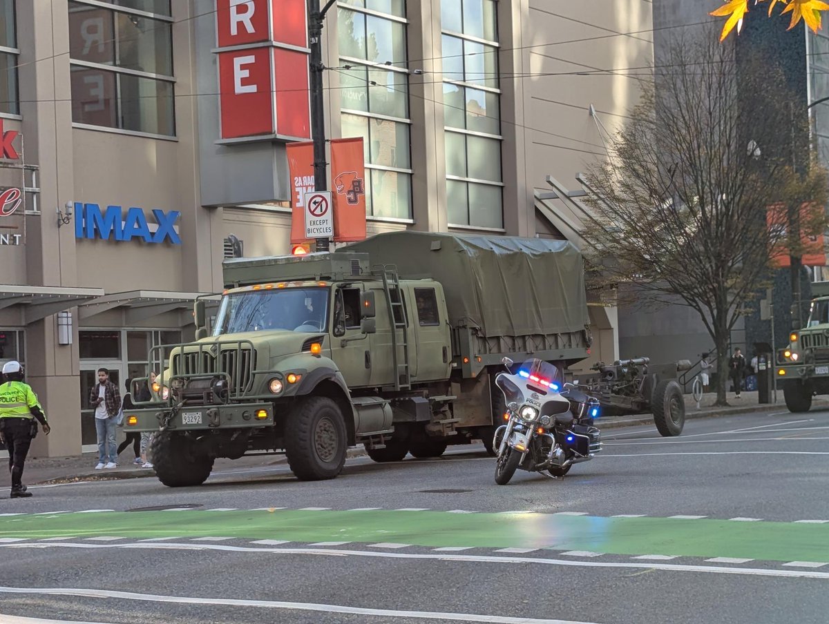 VPDTrafficUnit's tweet image. So grateful to be able to assist in multiple ways today @CityofVancouver with honouring those who served. #LestWeForget #RemembranceDay #Lives #Service