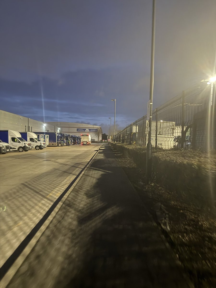 ruchisingh95's tweet photo. @SHEIN_Official — Royal Mail never delivered my order, yet you’re asking me to pick it up from a shady location 1hr+ away (photo attached). Been over 8 days now, and support keeps telling me to “wait.” This is not okay. https://t.co/lOM5exlwFl