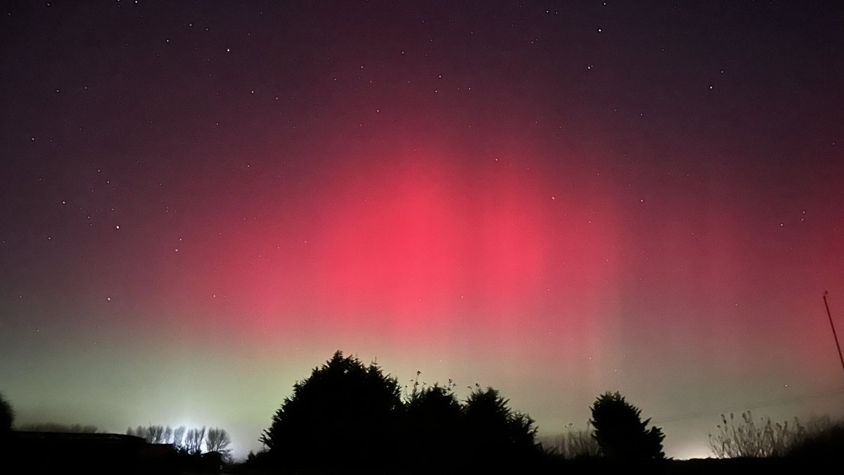 LaoisWeather's tweet image. Simply beautiful 😍 #Aurora #Northernlights in Ireland 🇮🇪