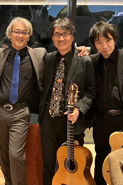 今日11月12日(水) は阿佐ヶ谷「マンハッタン」 
尾形ミツルトリオ！
尾形ミツル(fl) 山口友生(gt) 佐々木正治(gt)
(ateliermw.com/manhattan/)
03-3336-7961 　杉並区阿佐谷北2-2-7 喜楽ビル3F
start:19:30/2stages
fee :¥3,500(うち¥1,500飲食ミニマムチャージとなります。