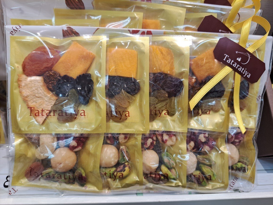 SYgourmetup's tweet photo. ＜多々楽達屋＞
紅茶やワインにおすすめ
●秋におすすめのドライフルーツ
至福のひととき プレゼントリボンパック 10袋入　2,400円

素材本来の味を楽しめるフルーツとナッツのおすすめパックです。
温かい紅茶やワインと共にお楽しみください。

■地下2階＝#多々楽達屋 https://t.co/NuhtowUWDk