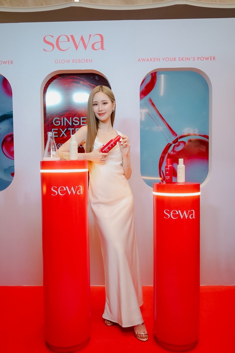 sewathailand's tweet image. Thank you to our presenter @janeeeyeh 
for representing Sewa Glow Reborn with grace, confidence, and radiant beauty.
You perfectly embody the spirit of innovation and natural glow that define Sewa. ✨

Awaken Your Skin’s Power.

#SewaGlowReborn #SewaThailand #CelltoCellRecovery…
