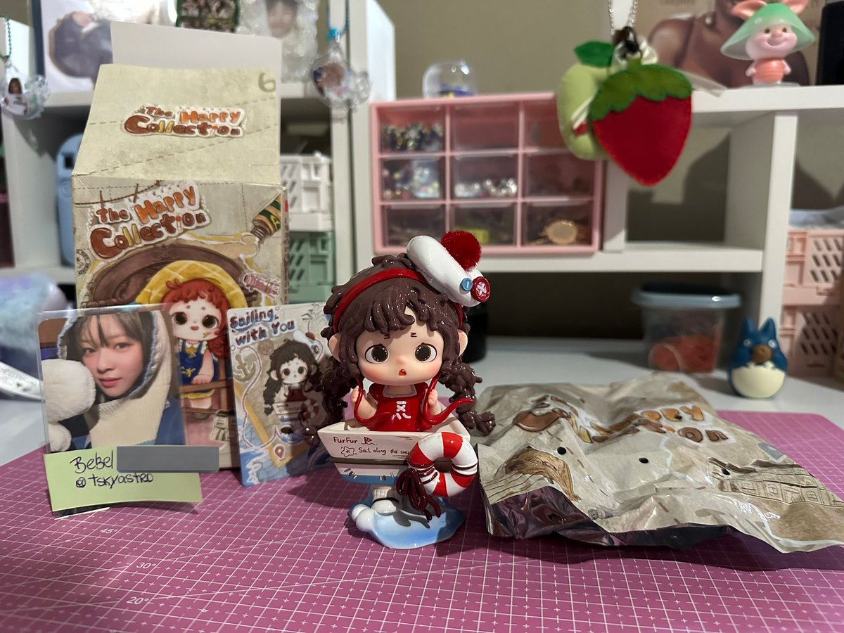 tskyastro's tweet image. VENDO VENDA Furfur The Happy Collection 

ela acabou de chegar e está em perfeito estado! acompanha a caixa original e a fotinha colecionável que vem junto, caixa tem pequenos amassados por conta do transporte.

R$160 + frete (superfrete) (tampei meu número)