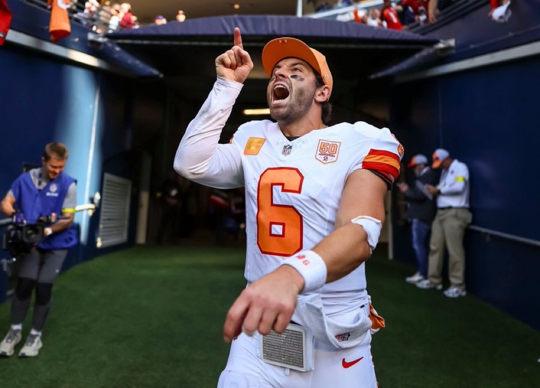 Most missed tackles forced by QBs this season:

1. Caleb Williams (26)
T2. Baker Mayfield (17)
T2. Josh Allen (17)
T2. Jaxson Dart (17)

Elusive. 👻