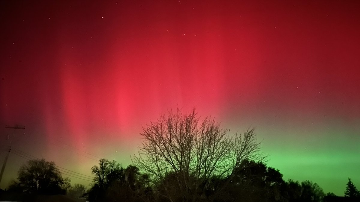 RekJoeWx's tweet photo. Northern lights from Concord, Nebraska Dixon County in northeast Nebraska 7:45pm CST November 11, 2025 @NWSSiouxFalls @NWSOmaha @RonDemersKTIV4 @WeatherNation https://t.co/iW2XdkzEPG