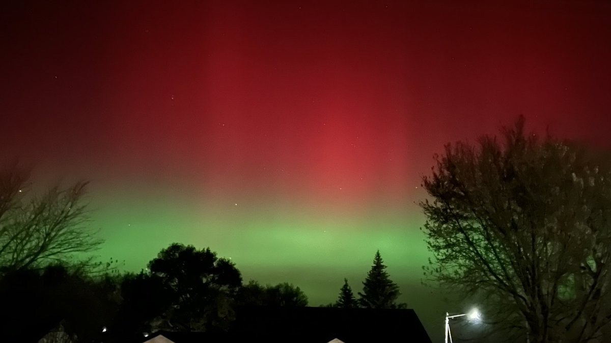 RekJoeWx's tweet photo. Northern lights from Concord, Nebraska Dixon County in northeast Nebraska 7:45pm CST November 11, 2025 @NWSSiouxFalls @NWSOmaha @RonDemersKTIV4 @WeatherNation https://t.co/iW2XdkzEPG
