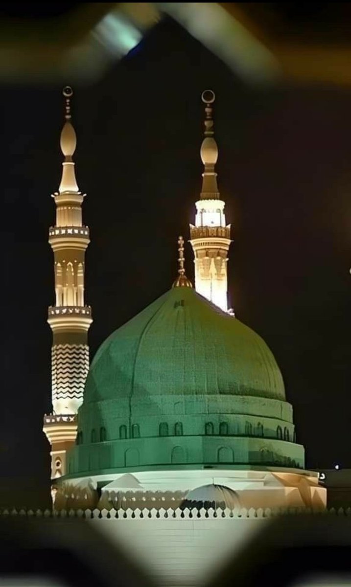 Birisi yokluğa, erişir de yoksulluğu kendisine süs edinirse, Hz. Muhammed gibi o da gölgesiz hale gelir. "Yoksulluk benim övüncümdür" sözünün süsü yokluktur. Mum alevi gibi gölgesizdir.
Hz. Pir Mevlâna (k.s)