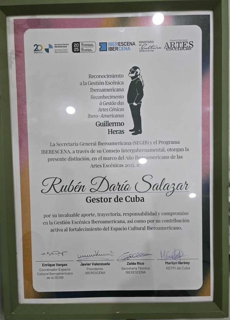 Felicidades, querido Rubén, por tan valioso premio, que celebra tu grandeza como artista y como ser humano comprometido con el humanismo necesario en estos tiempos.