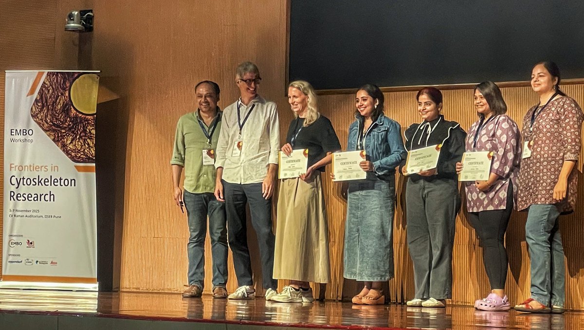 Culmination to a fantastic week of high quality science at the #EMBOCytoskeleton2025 in <a href="/IISERPune/">IISER Pune</a>  with <a href="/MullickSan22454/">Sanjana Mullick</a> from the lab awarded the best poster for her work on #glycylation and its regulation of #microtubule #MAP interactions 😊. Congratulations Sanjana 👏🎉
