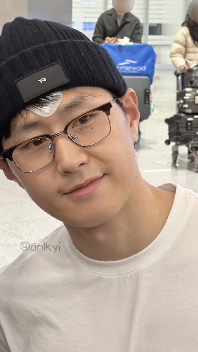 어 잘생긴 거 축하해