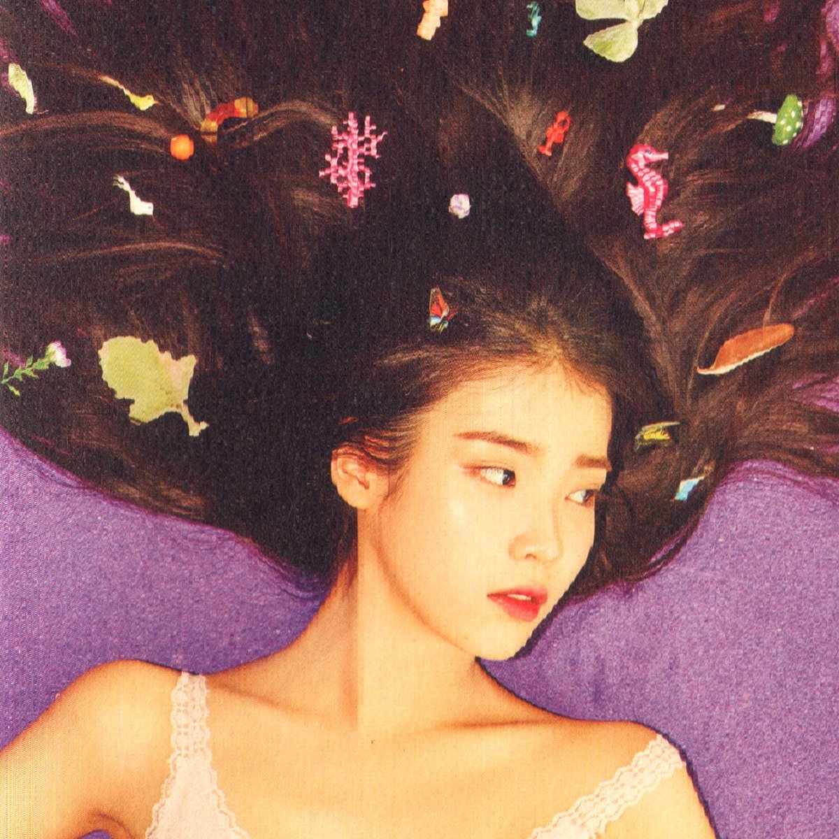 ‘CHAT-SHIRE’ by #IU re-enters the top 200 on the Worldwide iTunes Album Chart at #194.