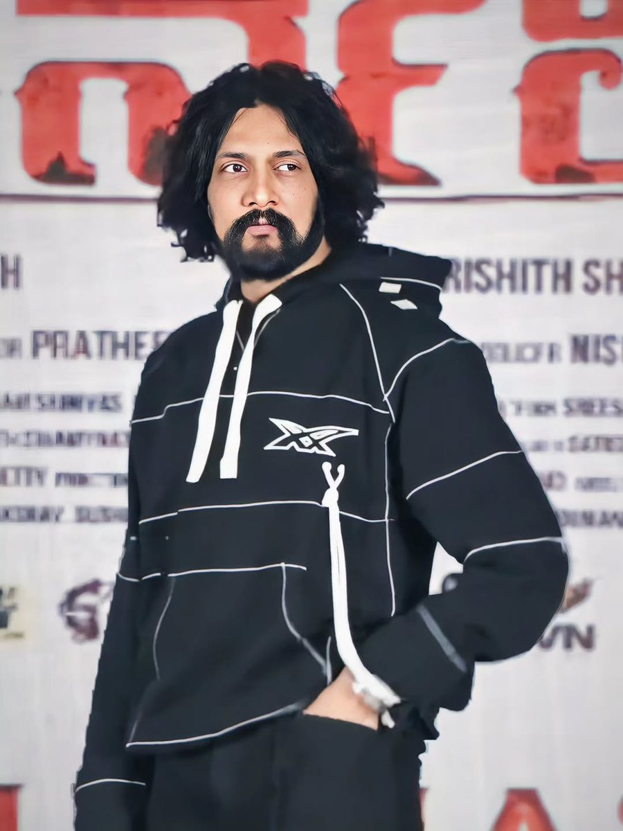 OGIsBack07's tweet photo. Stills of #Marnami Trailer Launch Event.🤩💥

@KicchaSudeep #KicchaBOSS 
#MarkTheFilm #BBK12 https://t.co/D8ZBbbDChE