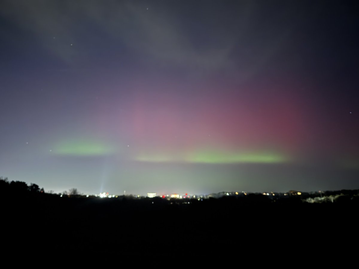 PeteGrigsbyKMBC's tweet photo. Tonight- Ellyse Edwards captures these pics of the Northern Lights (aurora borealis) while at Blue Springs Lake. Awesome site. @kmbc https://t.co/jxxm2W1Xm1