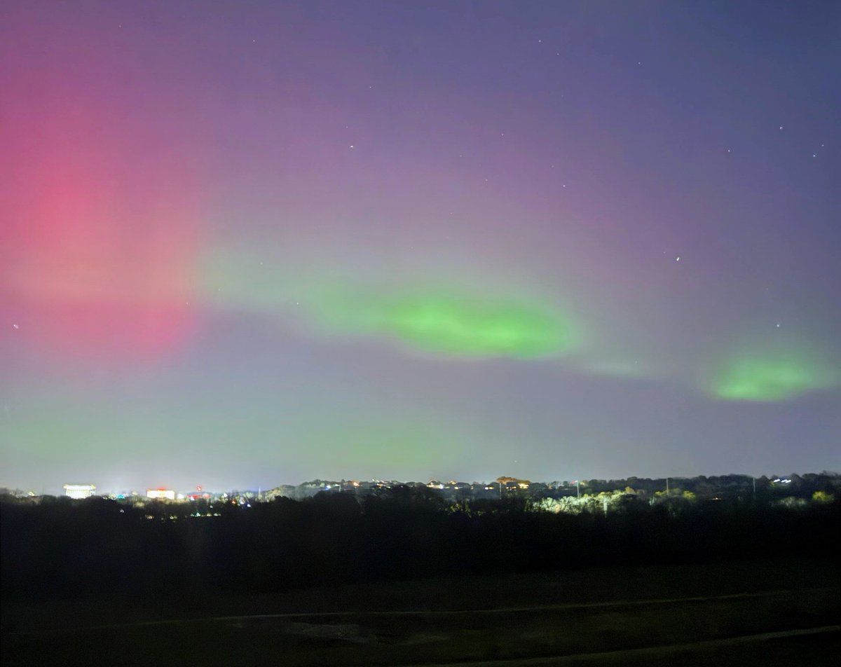 PeteGrigsbyKMBC's tweet photo. Tonight- Ellyse Edwards captures these pics of the Northern Lights (aurora borealis) while at Blue Springs Lake. Awesome site. @kmbc https://t.co/jxxm2W1Xm1