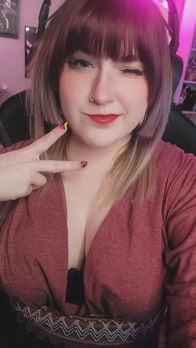 Tuesday here with your delivery of your favorite digital cupcake!
.
Twitch.tv/pixelvixx