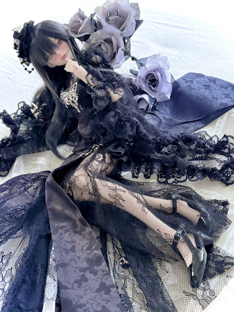 このゴシックお衣装、ちょこっと中華感もあって全身余すことなく素敵でお気に入りなので見てください…☺️🖤🦋

#XAGADOLL