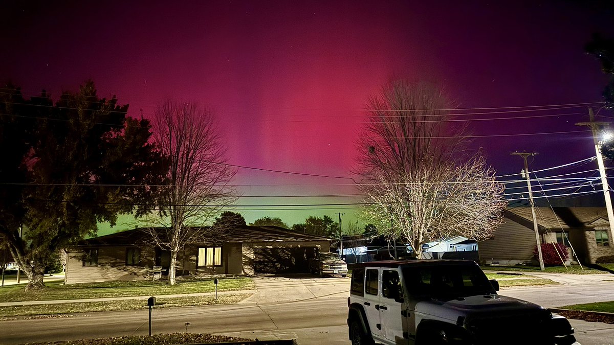 View from Nebraska tonight

No this isn’t edited btw