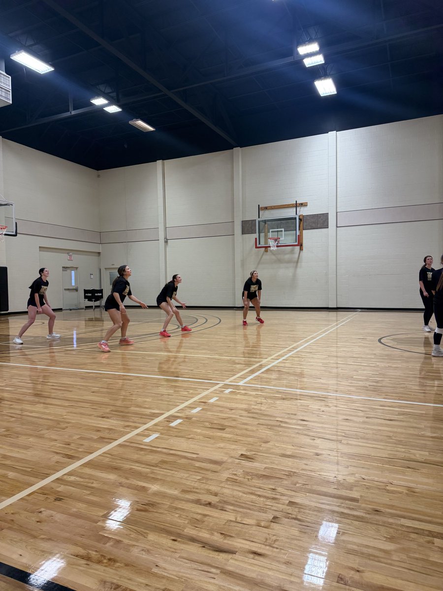 SoftballTemple's tweet image. TEAM COMP

Round 2 🏐

Team Black takes the “W” by coming from behind 0-2 and forcing a fifth set in a best-of-five match!

#YahLeps