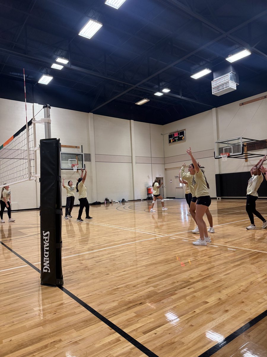 TEAM COMP

Round 2 🏐

Team Black takes the “W” by coming from behind 0-2 and forcing a fifth set in a best-of-five match!

#YahLeps