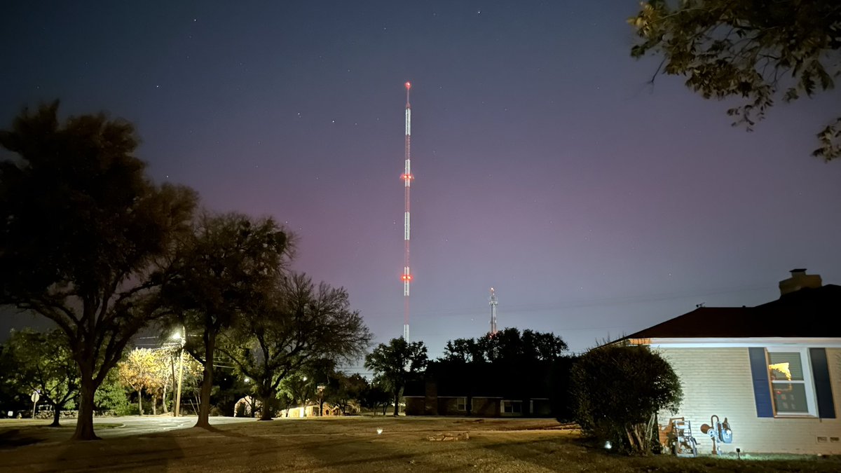 WXManCam's tweet photo. Faint auroras are visible in Wichita Falls @NWSNorman https://t.co/W9lzuh7k1T