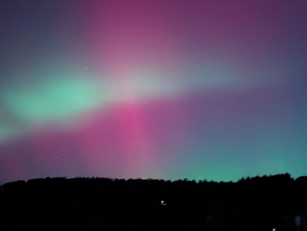 woodsmalliii's tweet photo. #Aurora over #ClintonMA from Wachusett Dam. @ericfisher @1DegreeOutside @Pamelanbcboston @KevinBoston25 @ClintonItem https://t.co/nXj6XmTE1O