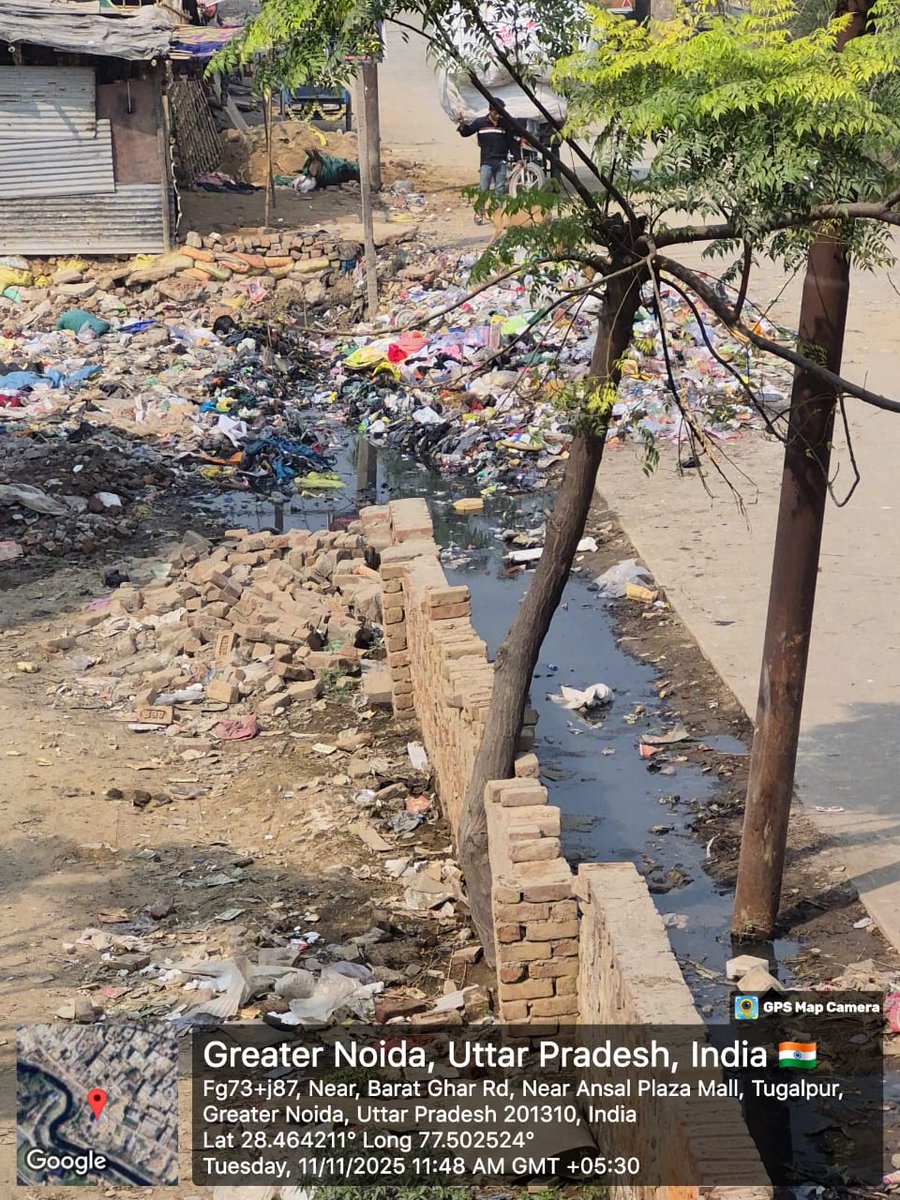 AnoopPoswal's tweet photo. @OfficialGNIDA @OfficialGNIDA barat ghar road tugalpur ka haal hai kya ye jaruri nahi hai log naali mai kachra daal rahe hai or pani sadak pr bhar rha hai https://t.co/JFMMuzxPwG