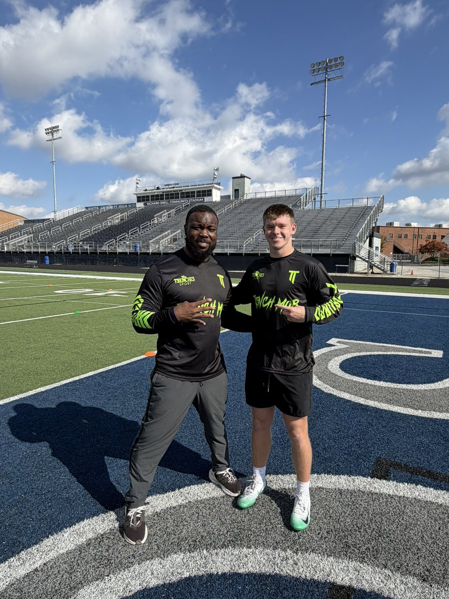 JuliusTrenches's tweet image. 🔥 Coaches, you’re about to witness something special‼️Meet Reese Bentley out of Harrison High—class of 2026 Mike linebacker. We just hit the field together, and let me tell you—this kid is electric. ⚡ With Elite explosiveness, razor-sharp agility, and the heart of a Lion. #Mob